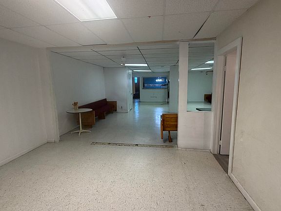 4th image of 1355 E Broadway St