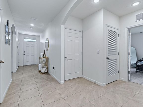 3rd image of 1043 SW California Boulevard