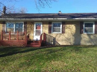 956 Cimarron Dr, Davenport, IA 52804