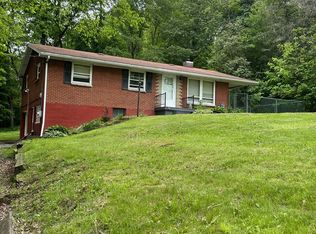 180 Belton Rd, Ellwood City, PA 16117