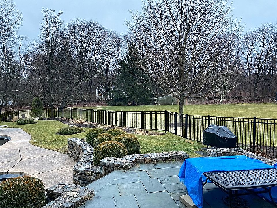 2nd image of 280 Chestnut Hill Rd