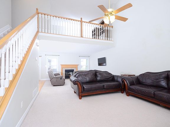 3rd image of 212 Saint Regis Dr