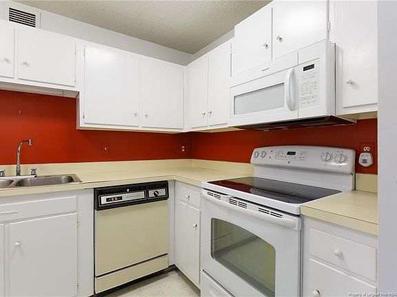 5th image of 1100 Clarendon St APT 501