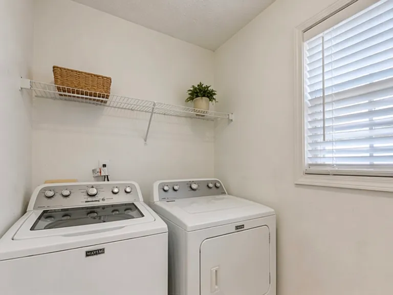 2210 Ashley Crossing Ct — Photo 4