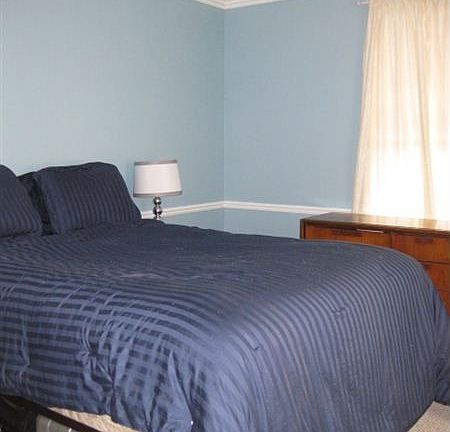 Bedroom w/ Walk-in Closet
