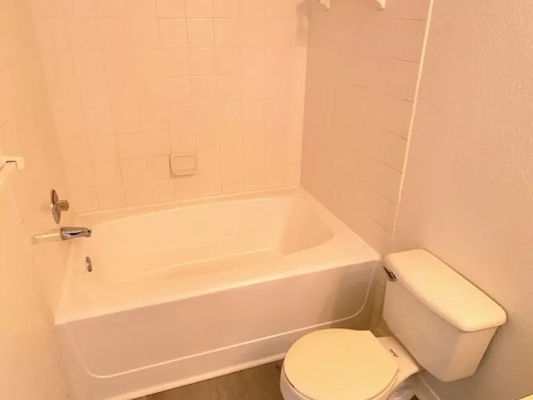 18001 Richmond Place Dr #836 — Photo 9
