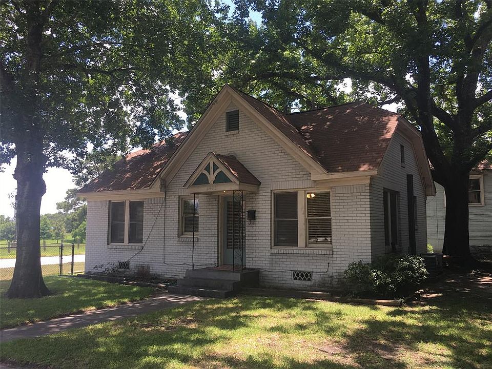 1st image of 2403 White Oak Dr
