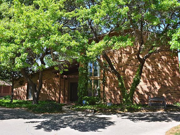 2nd image of 34 Brentwood Cir