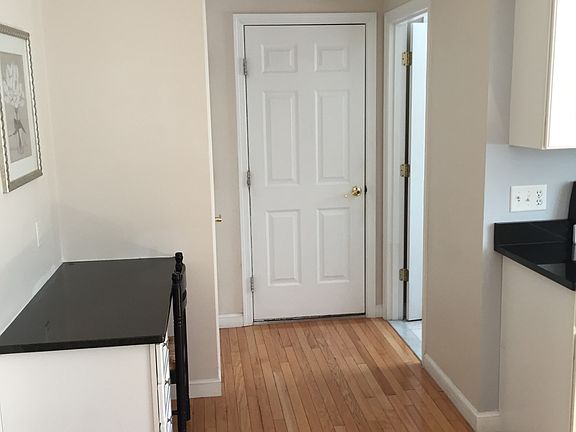 4th image of 2 Edna Cir