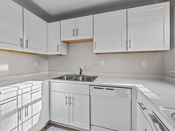 2nd image of 4600 Coronado Dr APT B