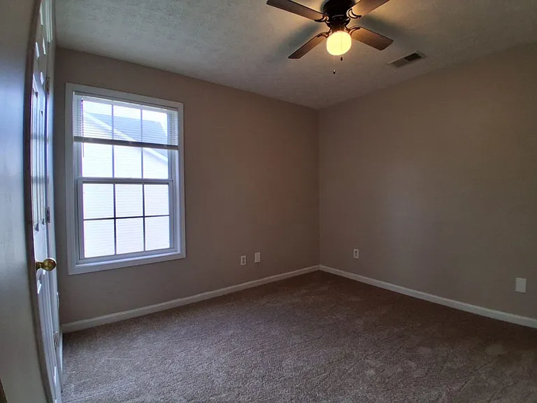 1031 Maple Leaf Dr — Photo 16