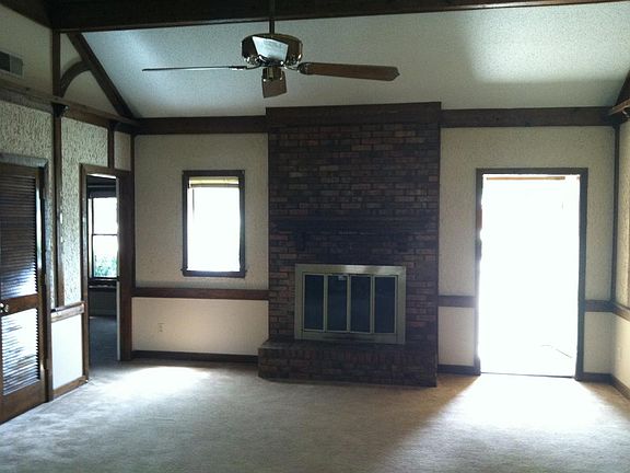 3rd image of 6788 Burlingame Dr