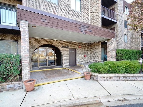 3rd image of 2050 Valencia Dr APT 216C