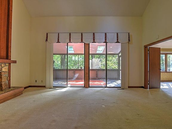 4th image of 102 Periwinkle Pl #0