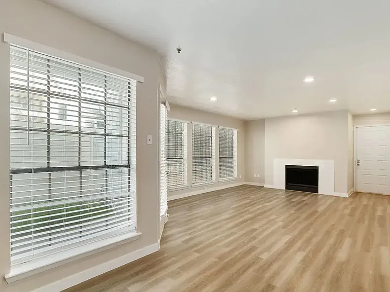 Rayside Residences — Photo 9