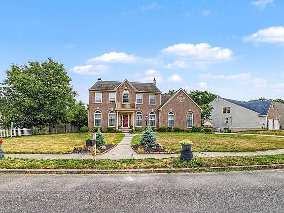 2nd image of 50 Tower Ln