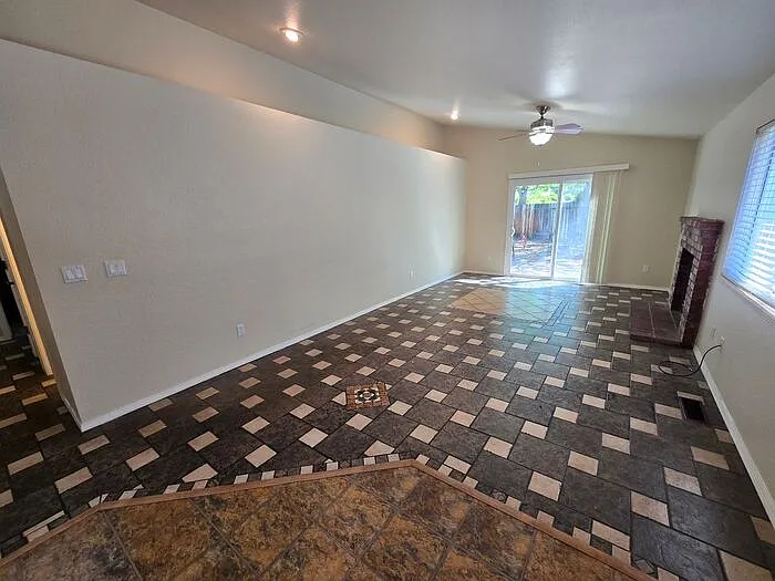 5042 Canyon Run Dr — Photo 2