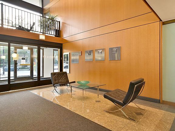 5th image of 4343 N Clarendon Ave APT 1816