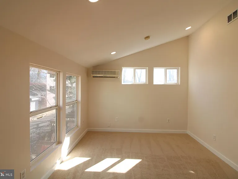 24 E Reed Ave — Photo 17