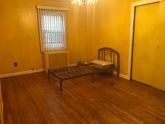 3rd image of 114 Townsend Ave