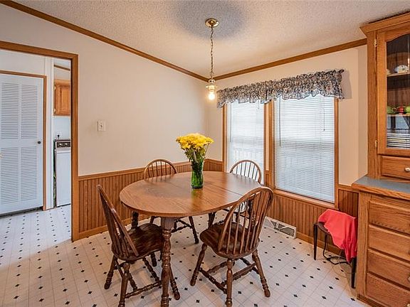 3rd image of 3817 Daniels Ln