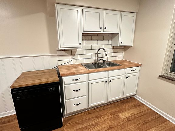 2nd image of 6143 Benneville St APT 2