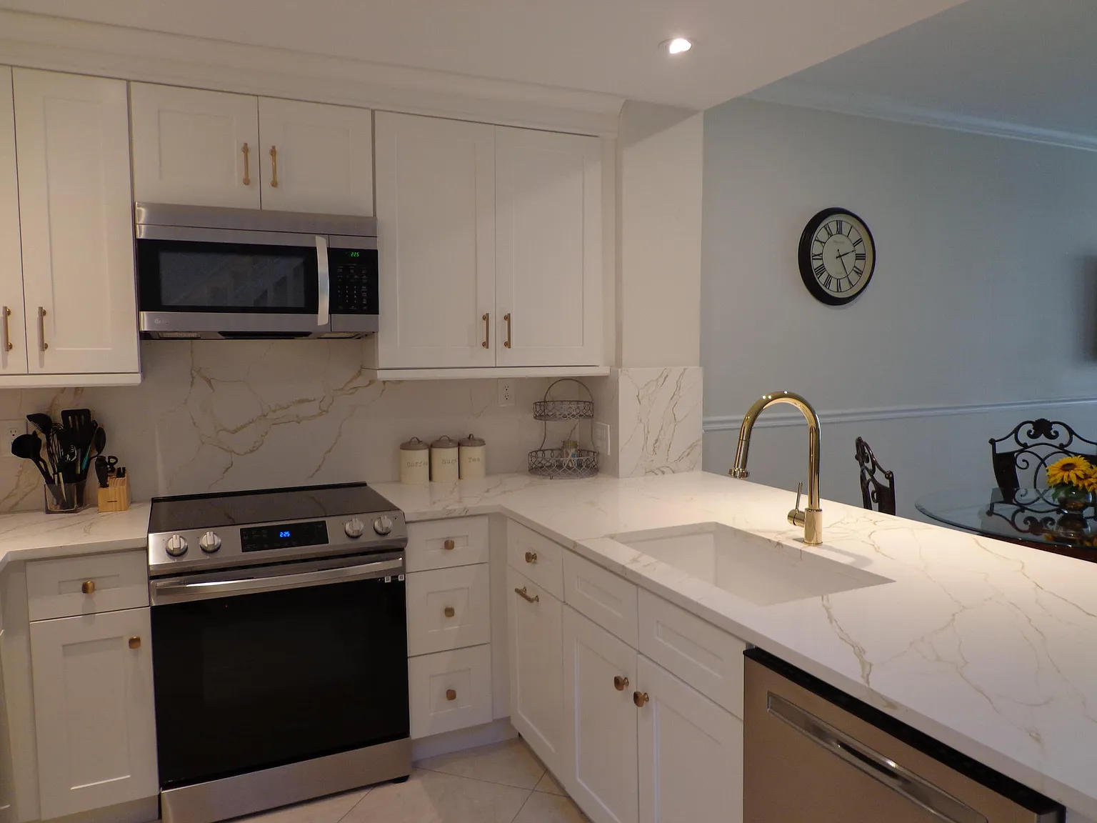 2 bed, 2.5 bath, 1401 sqft, $6,000 — Photo 4