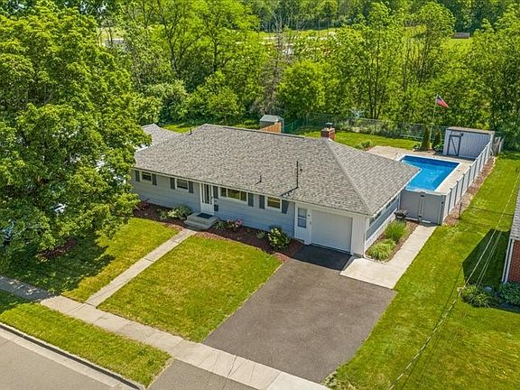 4th image of 301 Woodlawn Dr