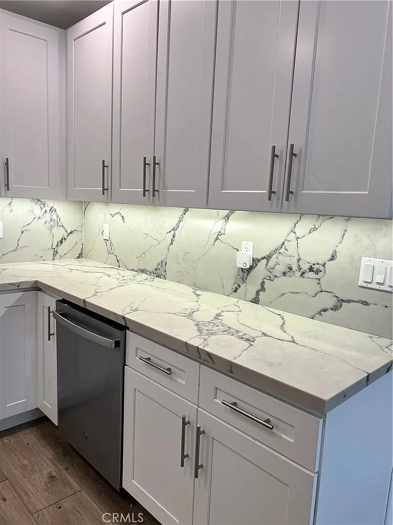 2 bed, 760 sqft, $2,800 — Photo 4