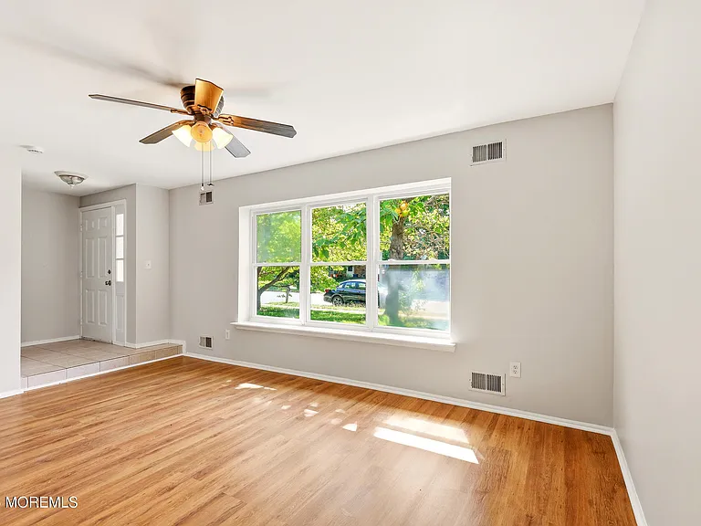 35 Mizzen Dr — Photo 4