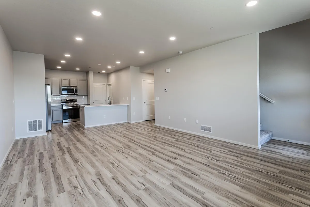 Building Photo - 6827 4th Street Rd #5