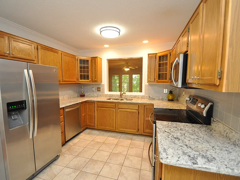 240 Beechtree Dr — Photo 5