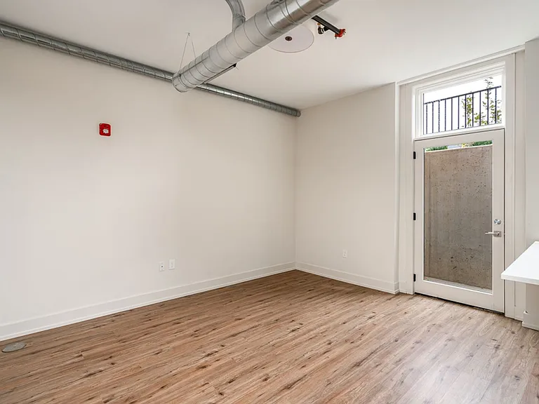 875 Michigan Ave — Photo 6