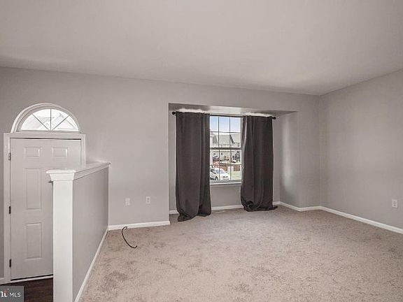 3rd image of 170 Amberfield Ln