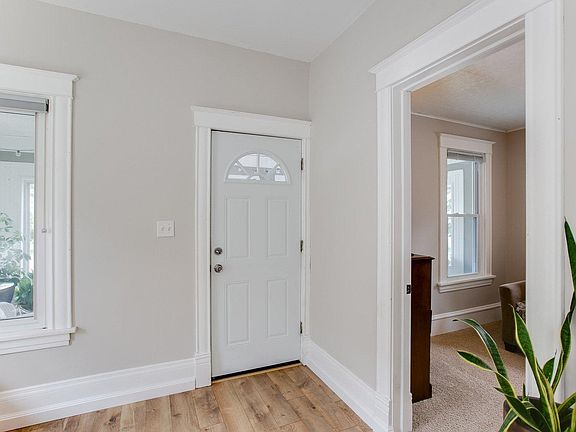 2nd image of 2523 Jefferson St NE