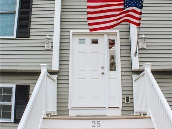 25 Windward Dr, Portsmouth, RI 02871
