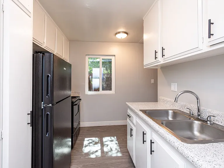 Tuscana Court Apartments — Photo 20