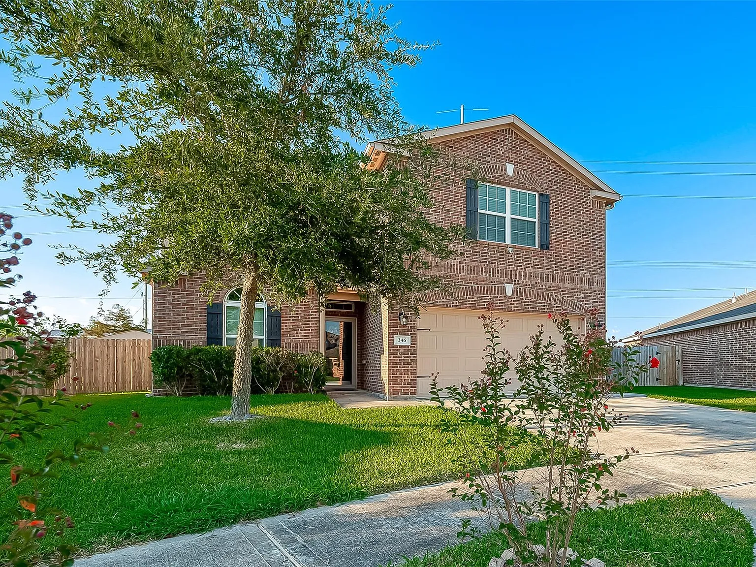 5 bed, 2.5 bath, 2725 sqft, $3,250 — Photo 3