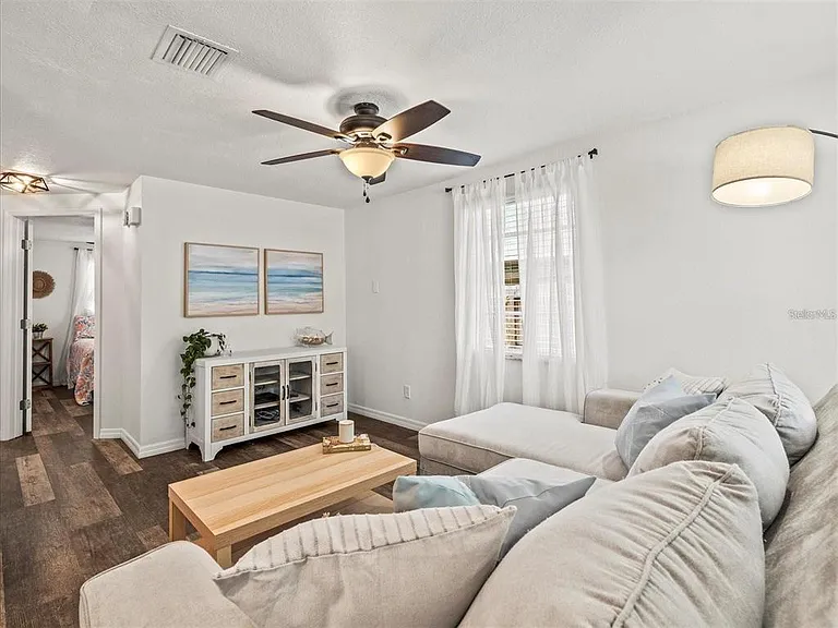 3138 W Varn Ave — Photo 5