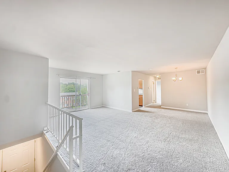 Creekside Apartments — Photo 14