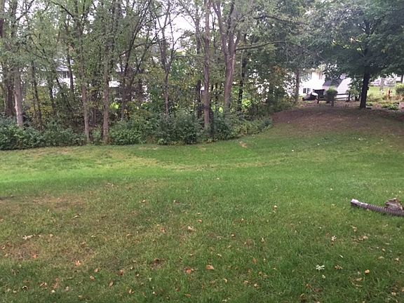 3rd image of 129 Sunset Dr
