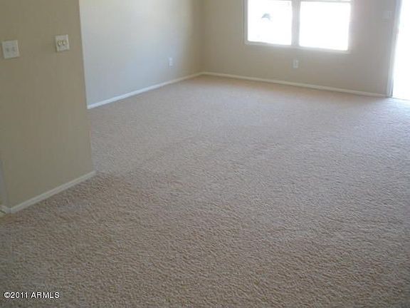 4th image of 941 E Wickieup Ln
