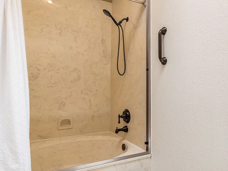 9900 Winding Oak Cir — Photo 27