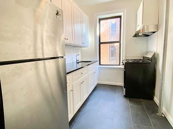 4th image of 403 Saint Johns Pl #3D