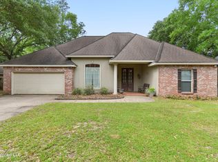 63722 Diamondhead Dr N, Diamondhead, MS 39525