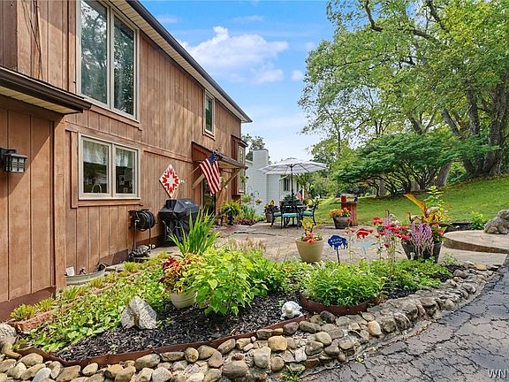 5th image of 12 Fairlawn Dr