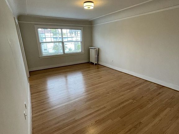 3rd image of 607 W Galer St #8