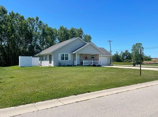 2585 Honey Clover Ct, Suamico, WI 54313