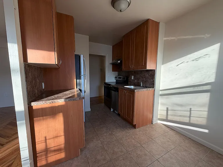 7200 Ridge Blvd #110 — Photo 4