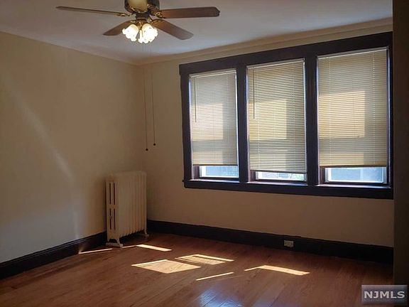 2nd image of 211 Lincoln Pl